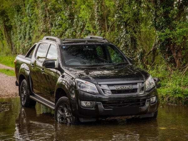Isuzu D-Max (2017+) - sada pro střešní uchycení světlometů (s hagusy)