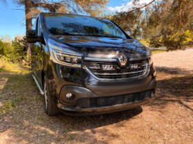 Renault Trafic (2019+) - kit do mřížky pro světlomety
