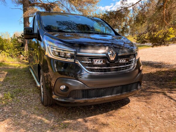 Renault Trafic (2019+) - kit do mřížky pro světlomety