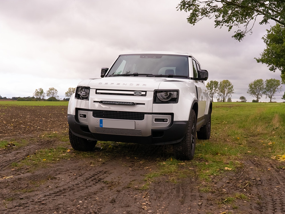 Land Rover Defender (2020+) - Sada pro LINEAR-18 do mřížky chladiče