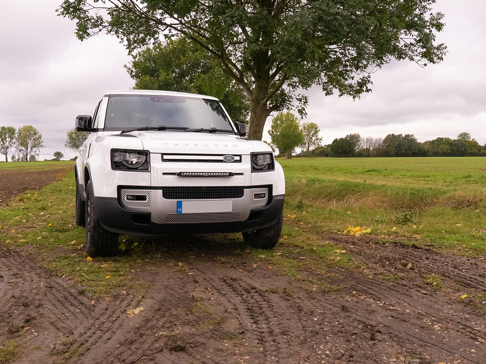 Land Rover Defender (2020+) - Sada pro LINEAR-18 do mřížky chladiče