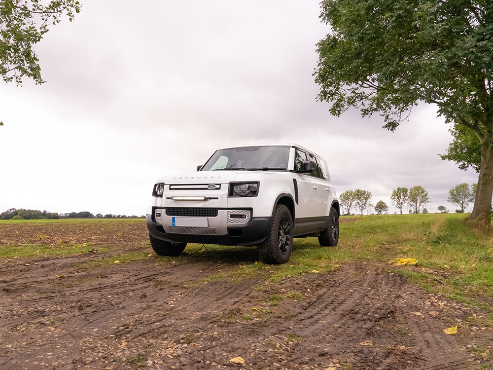 Land Rover Defender (2020+) - Sada pro LINEAR-18 do mřížky chladiče