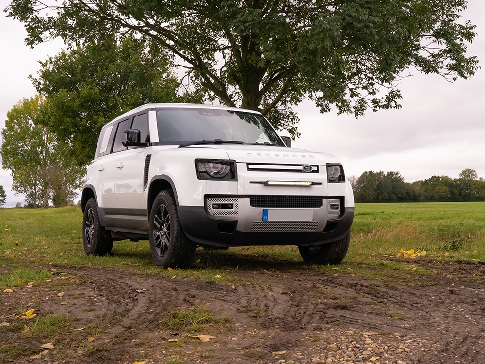 Land Rover Defender (2020+) - Sada pro LINEAR-18 do mřížky chladiče
