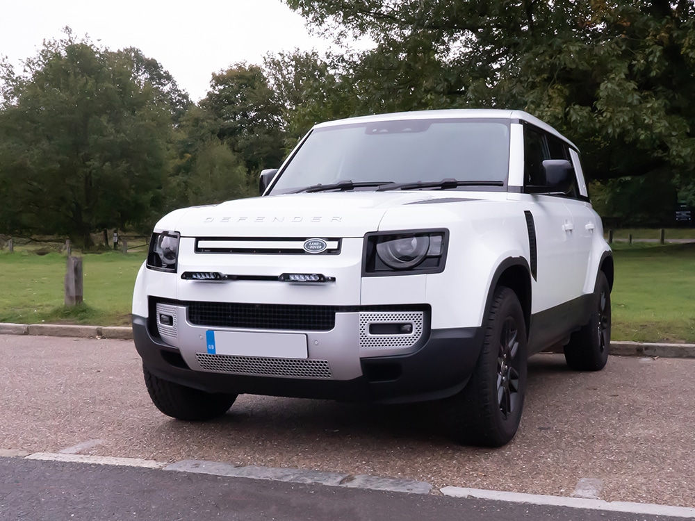 Land Rover Defender (2020+) - Sada pro LINEAR-6 do mřížky chladiče