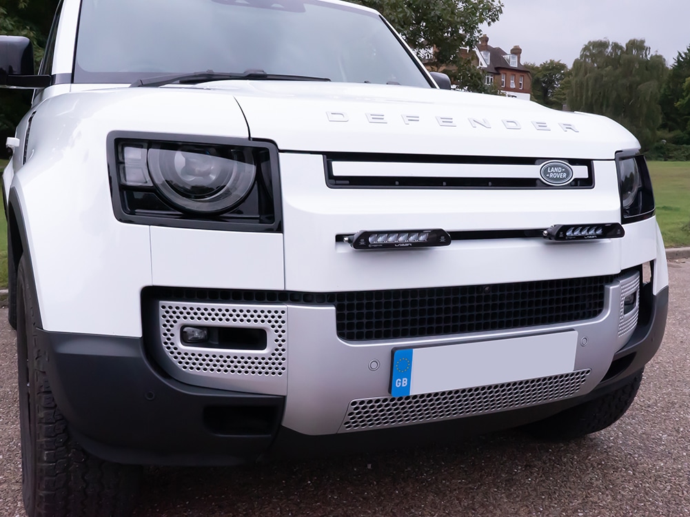 Land Rover Defender (2020+) - Sada pro LINEAR-6 do mřížky chladiče
