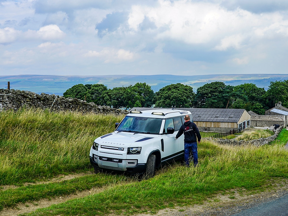Land Rover Defender (2020+) - Střešní držáky světlometů