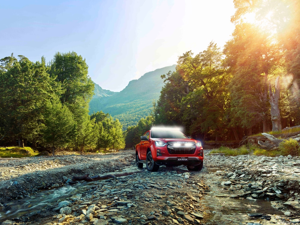 Isuzu D-Max (2021+) - sada pro střešní uchycení světlometů