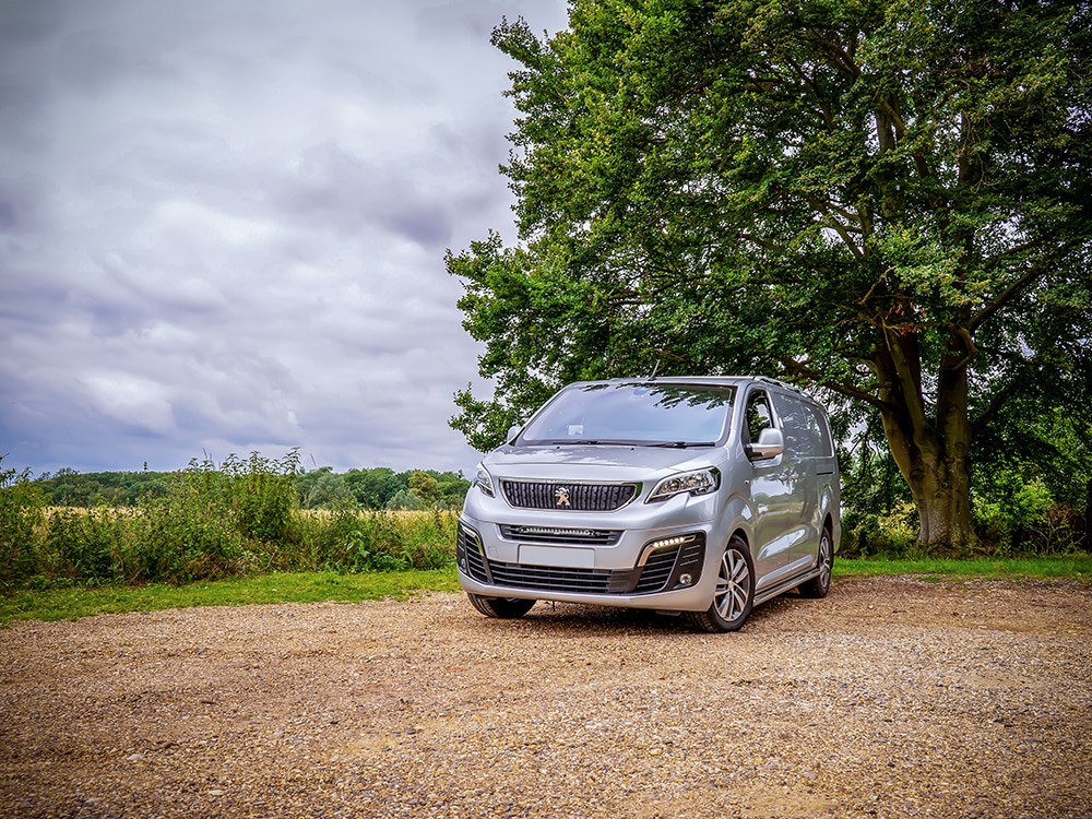 Peugeot Expert (2016+) - Sada pro osvětlení do mřížky chladiče