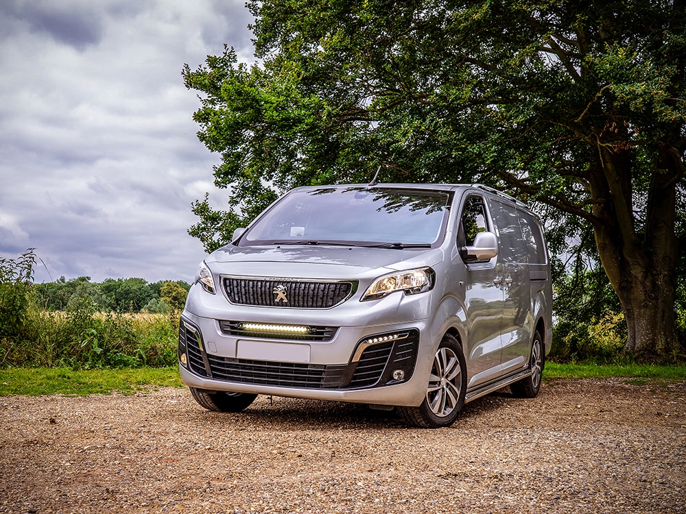 Peugeot Expert (2016+) - Sada pro osvětlení do mřížky chladiče