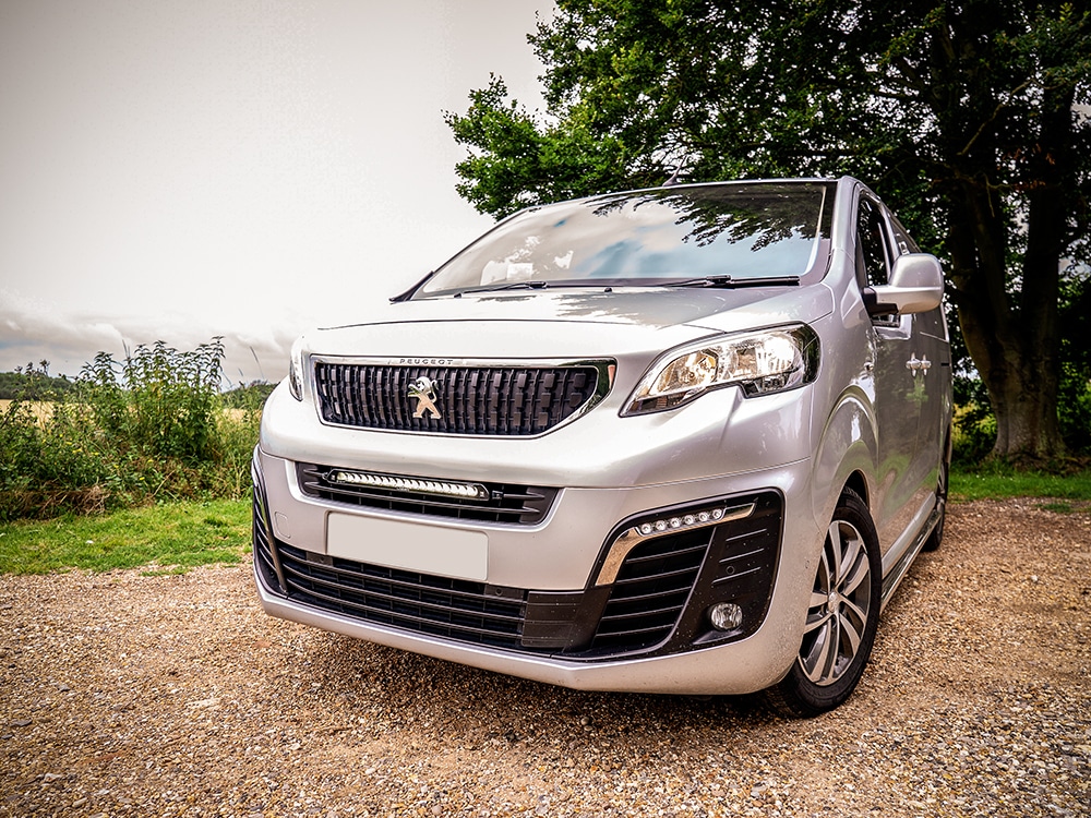 Peugeot Expert (2016+) - Sada pro osvětlení do mřížky chladiče