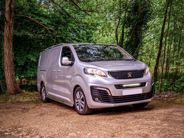 Peugeot Expert (2016+) - Sada pro osvětlení do mřížky chladiče