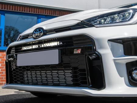 Toyota Yaris GR – Sada pro světlomety do mřížky nárazníku