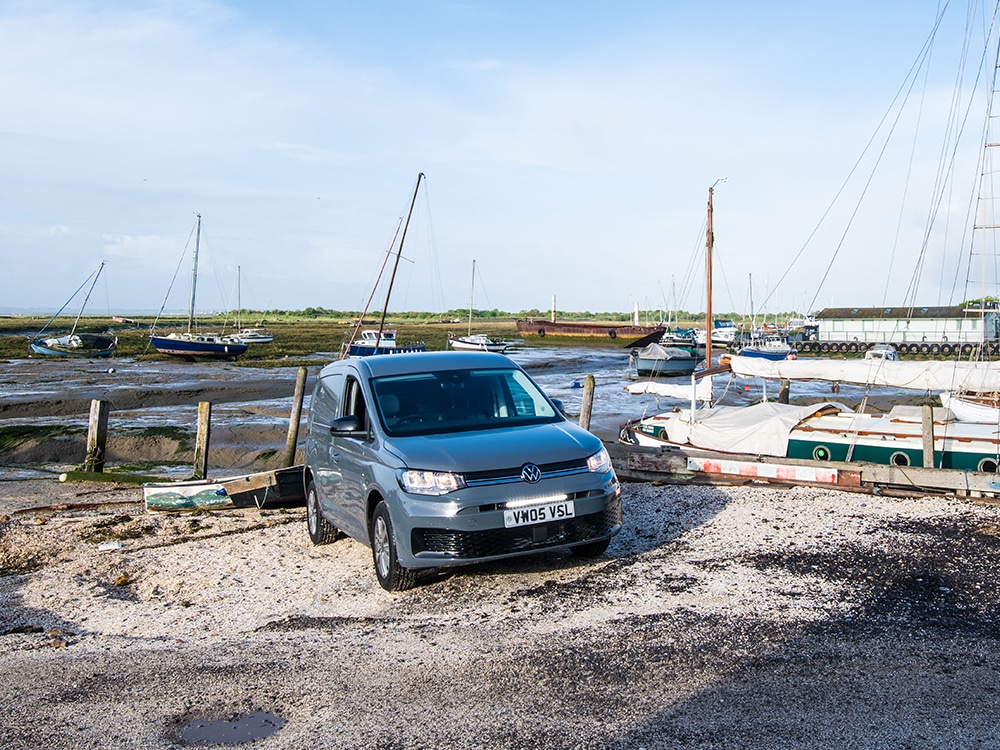 VW Caddy (2021+) - Sada do nárazníku