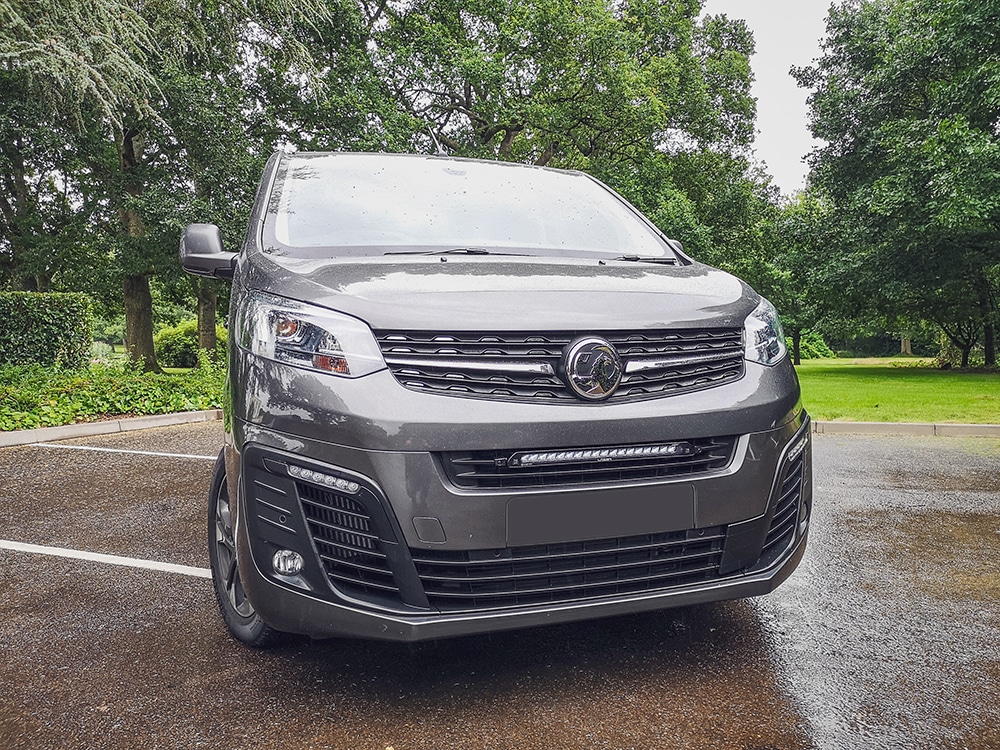 Opel Vivaro (2019+) - Sada pro osvětlení do mřížky chladiče