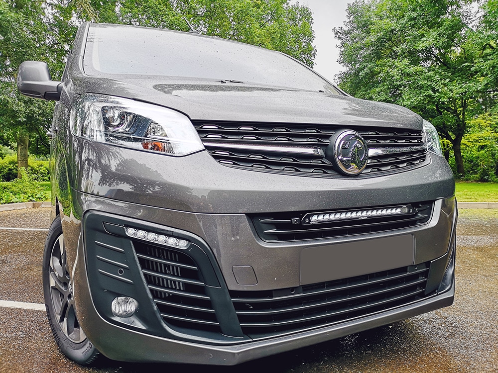 Opel Vivaro (2019+) - Sada pro osvětlení do mřížky chladiče