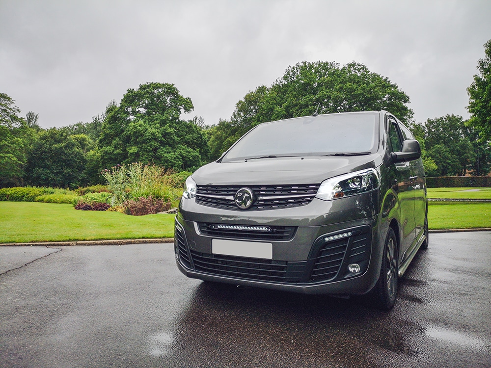 Opel Vivaro (2019+) - Sada pro osvětlení do mřížky chladiče