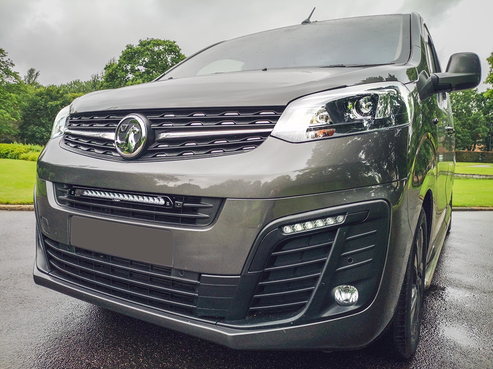 Opel Vivaro (2019+) - Sada pro osvětlení do mřížky chladiče