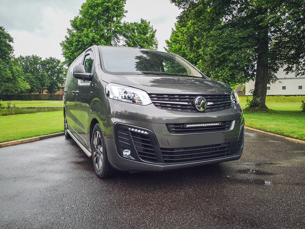 Opel Vivaro (2019+) - Sada pro osvětlení do mřížky chladiče