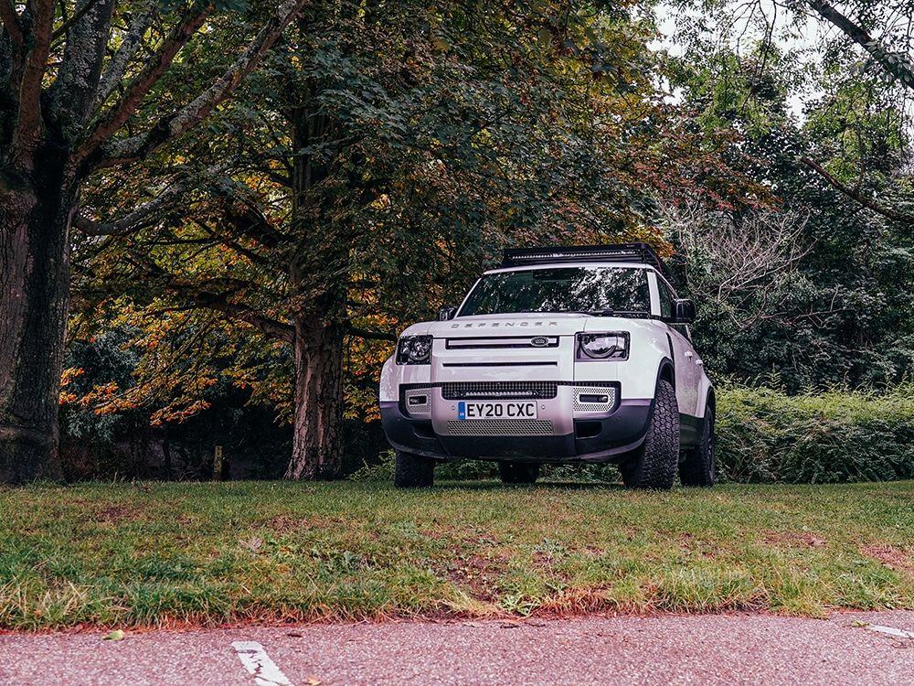 Land Rover Defender (2020+) - Sada pro LINEAR-18 do mřížky nárazníku