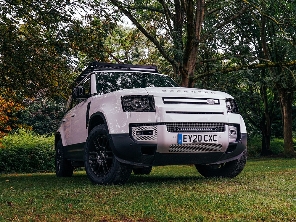 Land Rover Defender (2020+) - Sada pro LINEAR-18 do mřížky nárazníku