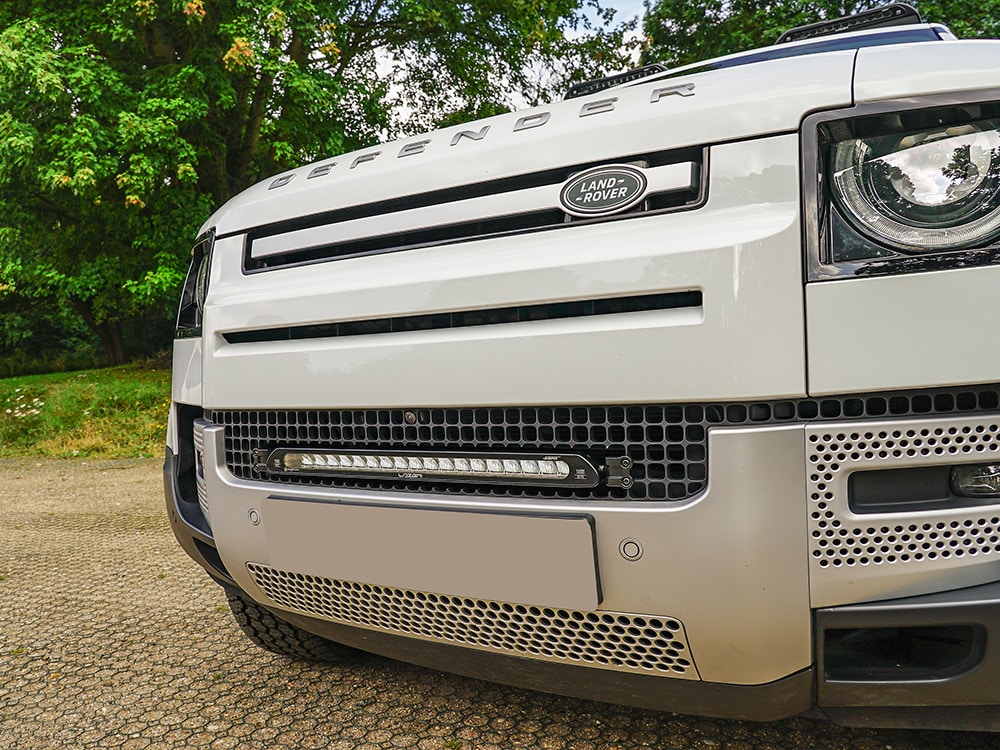Land Rover Defender (2020+) - Sada pro LINEAR-18 do mřížky nárazníku