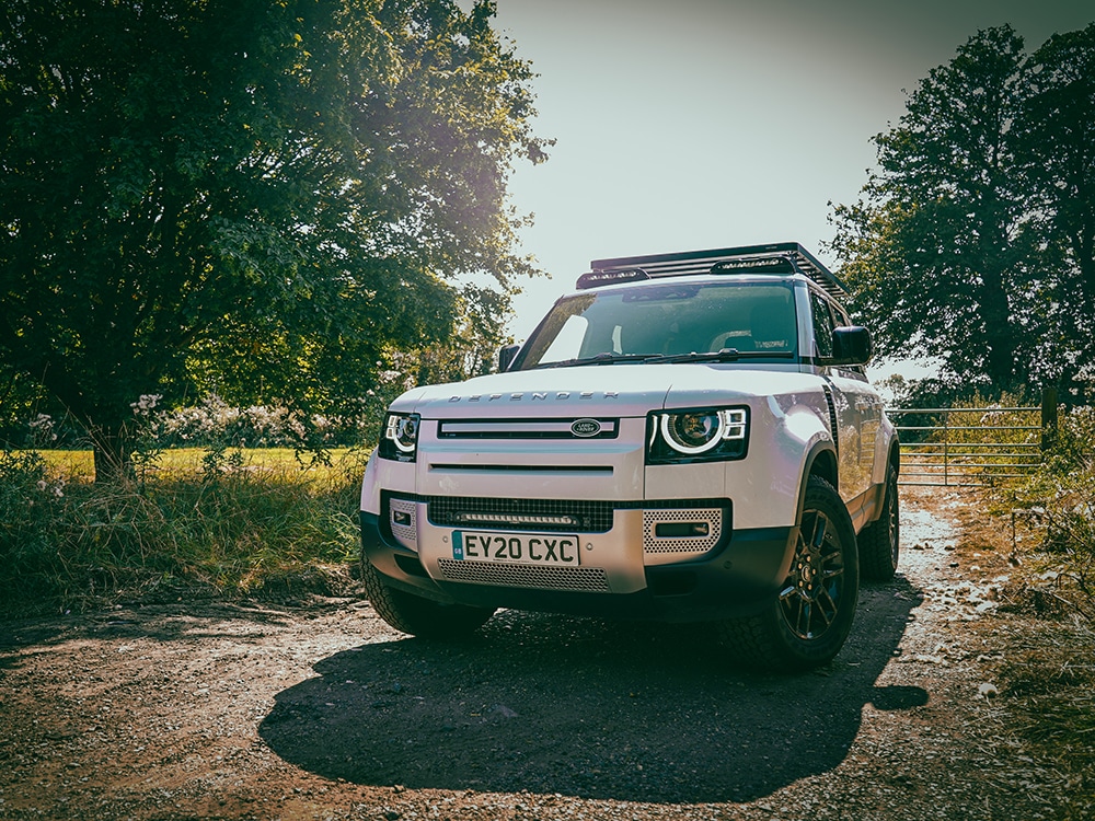 Land Rover Defender (2020+) - Sada pro LINEAR-18 do mřížky nárazníku