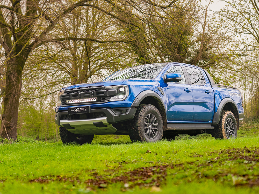 Ford Ranger Raptor (2023+) - přídavný světlomet Triple-R 16 do mřížky chladiče