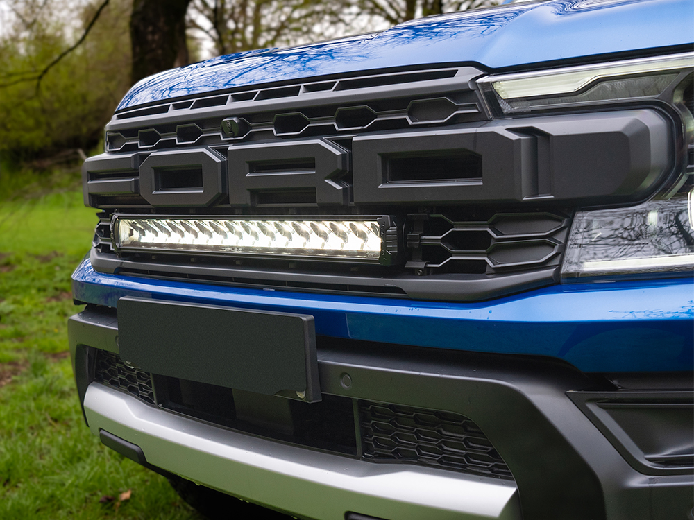 Ford Ranger Raptor (2023+) - přídavný světlomet Triple-R 16 do mřížky chladiče