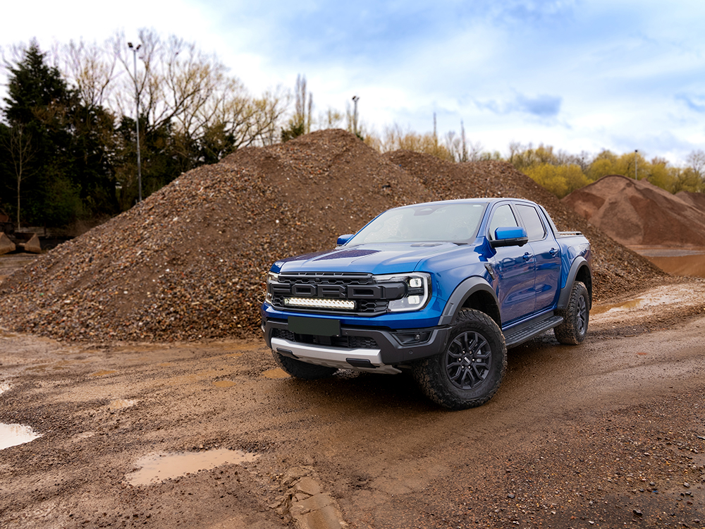Ford Ranger Raptor (2023+) - přídavný světlomet Triple-R 16 do mřížky chladiče