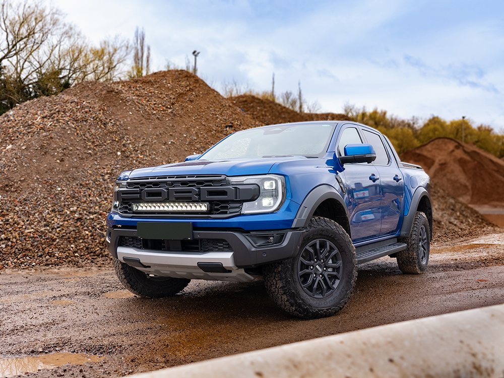 Ford Ranger Raptor (2023+) - přídavný světlomet Triple-R 16 do mřížky chladiče