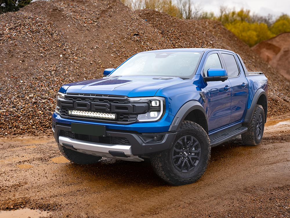Ford Ranger Raptor (2023+) - přídavný světlomet Triple-R 16 do mřížky chladiče