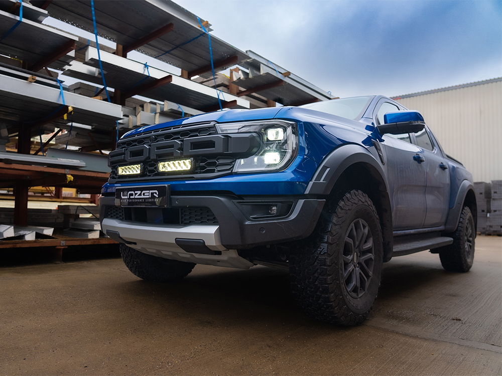 Ford Ranger Raptor (2023+) - přídavné světlomety Triple R 850 do mřížky chladiče
