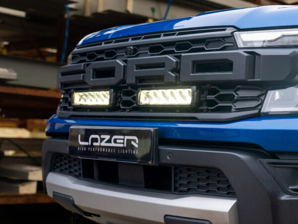 Ford Ranger Raptor (2023+) - přídavné světlomety Triple R 850 do mřížky chladiče