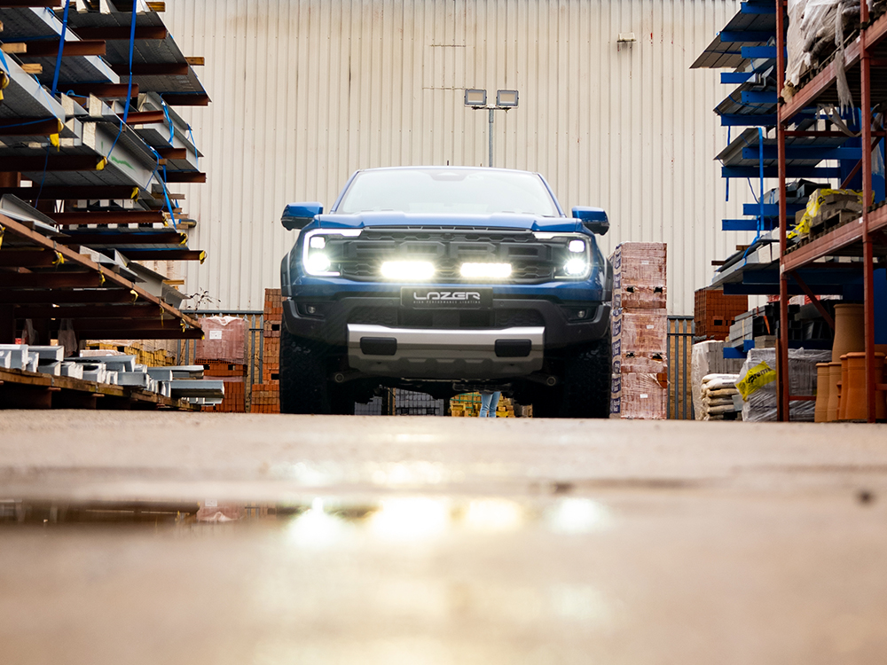 Ford Ranger Raptor (2023+) - přídavné světlomety Triple R 850 do mřížky chladiče