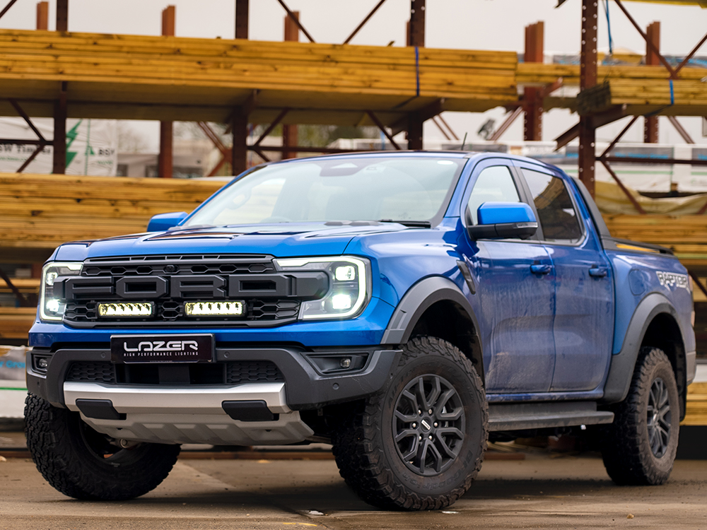 Ford Ranger Raptor (2023+) - přídavné světlomety Triple R 850 do mřížky chladiče