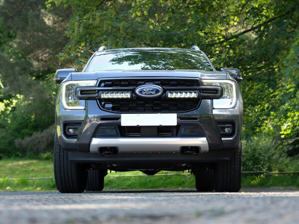 Ford Ranger Wildtrak (2023+) - přídavné světlo Triple-R 850 do mřížky chladiče