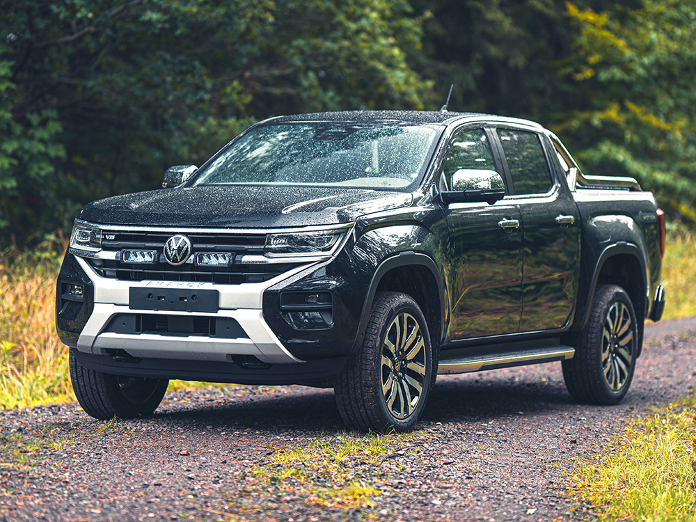 VW AMAROK (2023+) - přídavné světlo Triple-R 750 do mřížky chladiče