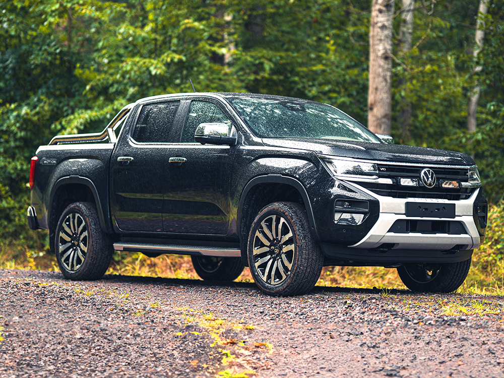 VW AMAROK (2023+) - přídavné světlo Triple-R 750 do mřížky chladiče