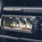 VW AMAROK (2023+) – přídavné světlo Triple-R 750 do mřížky chladiče