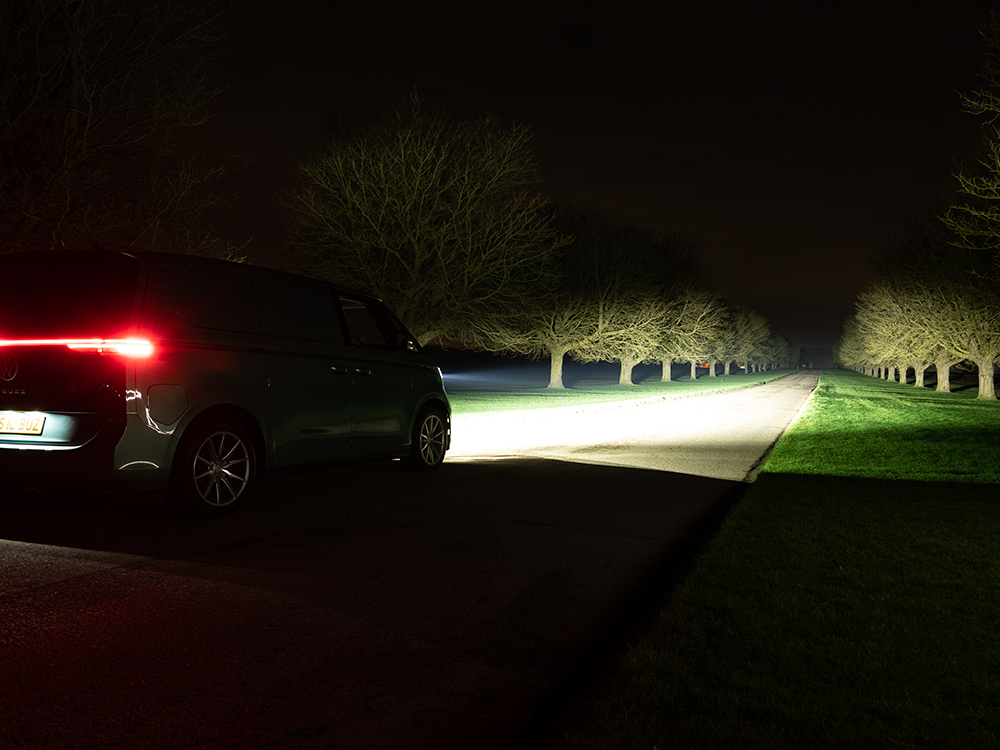 VW ID BUZZ - přídavná LED světla Linear-6 do mřížky nárazníku