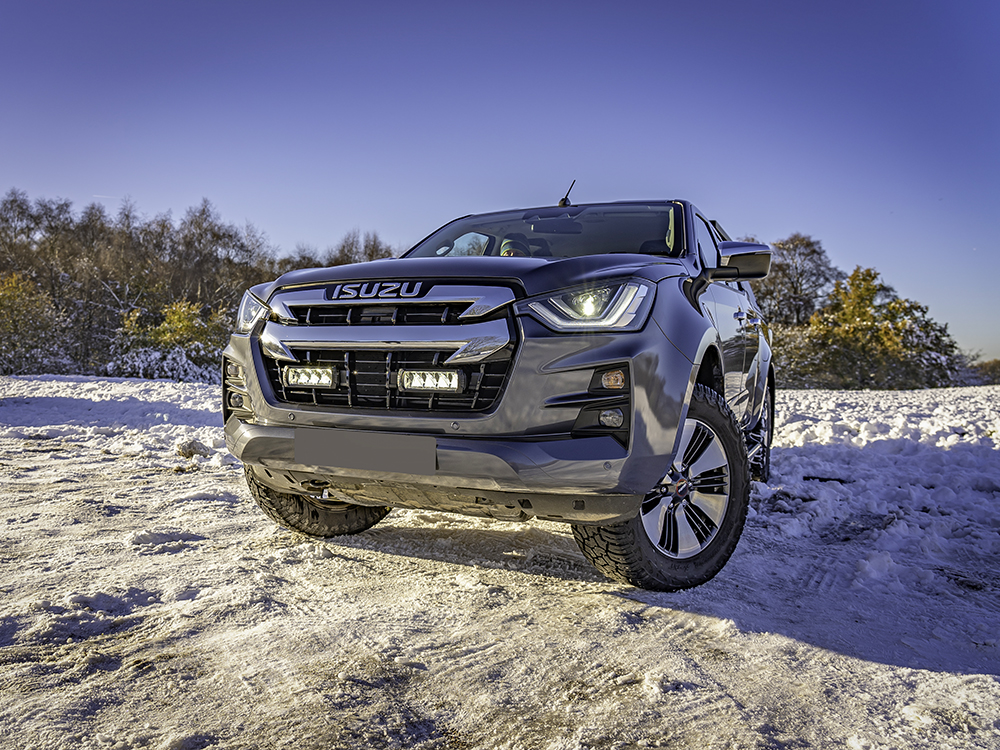Isuzu D-Max 2021 - Grille Kit - RRR - 01 - Web Isuzu D-Max (2021-2023) - Triple-R 750 do mřížky chladiče