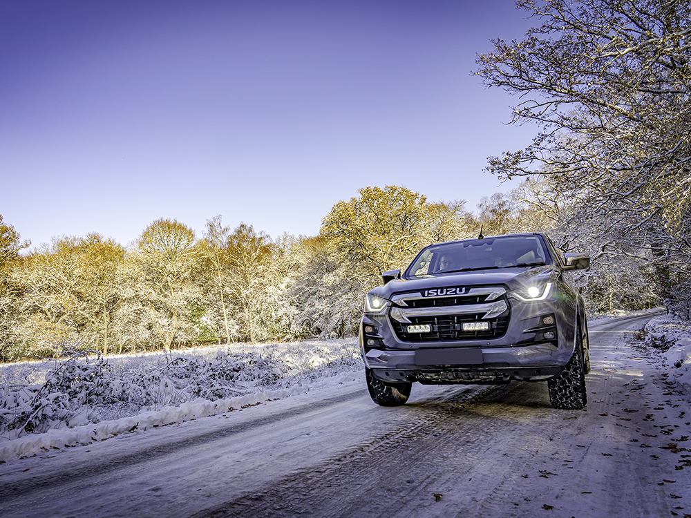 Isuzu D-Max (2021-2023) - Triple-R 750 do mřížky chladiče