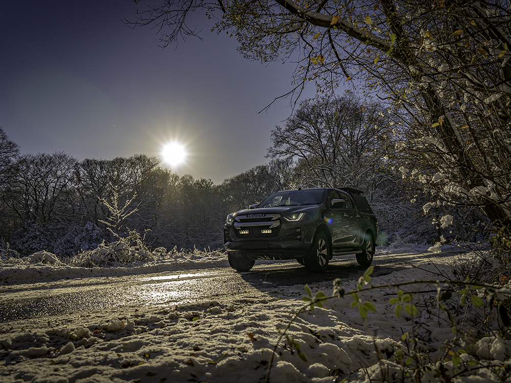 Isuzu D-Max (2021-2023) - Triple-R 750 do mřížky chladiče