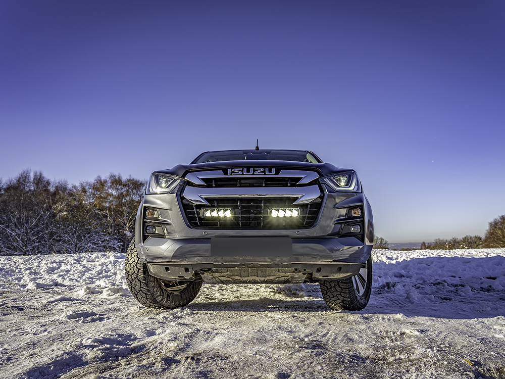 Isuzu D-Max (2021-2023) - Triple-R 750 do mřížky chladiče