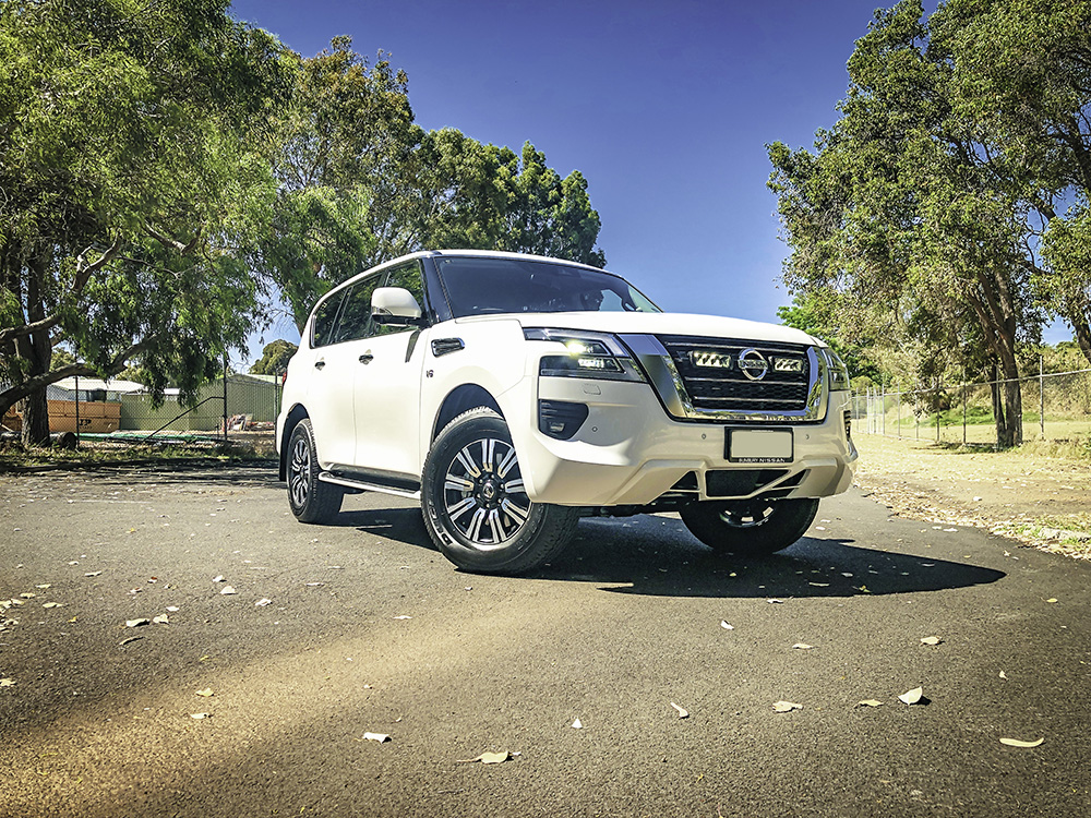 Nissan Patrol Y62 (5. řada) - Triple-R 750 do mřížky chladiče