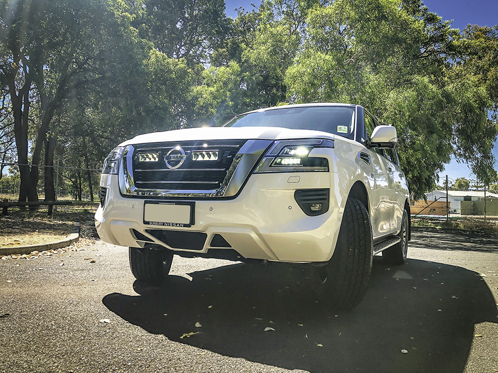 Nissan Patrol Y62 (5. řada) - Triple-R 750 do mřížky chladiče