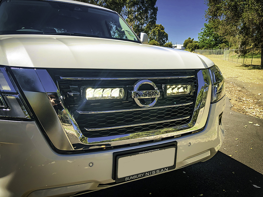 Nissan Patrol Y62 (5. řada) - Triple-R 750 do mřížky chladiče