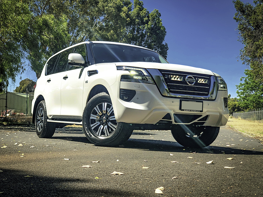 Nissan Patrol Y62 (5. řada) - Triple-R 750 do mřížky chladiče