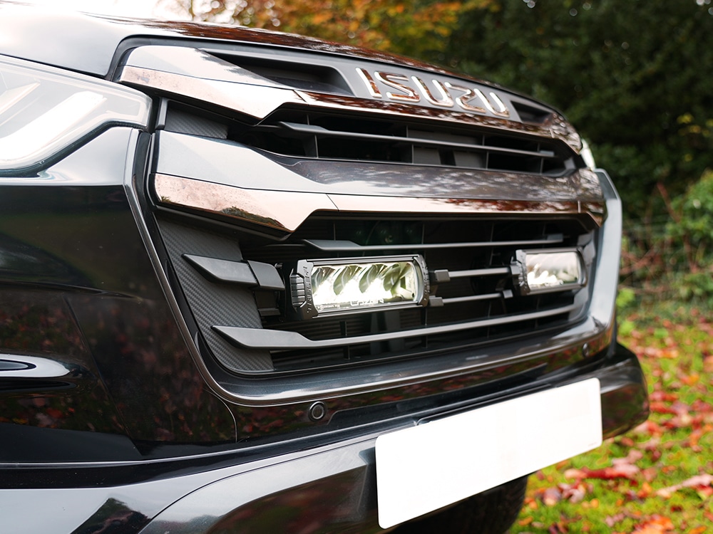 Lazer Lamps - Isuzu D-Max (2023+) - sada do mřížky chladiče na gorallygo.com